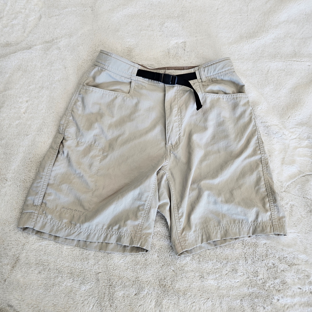 Columbia Beige Women's Outdoor Shorts with Black Webbing Belt